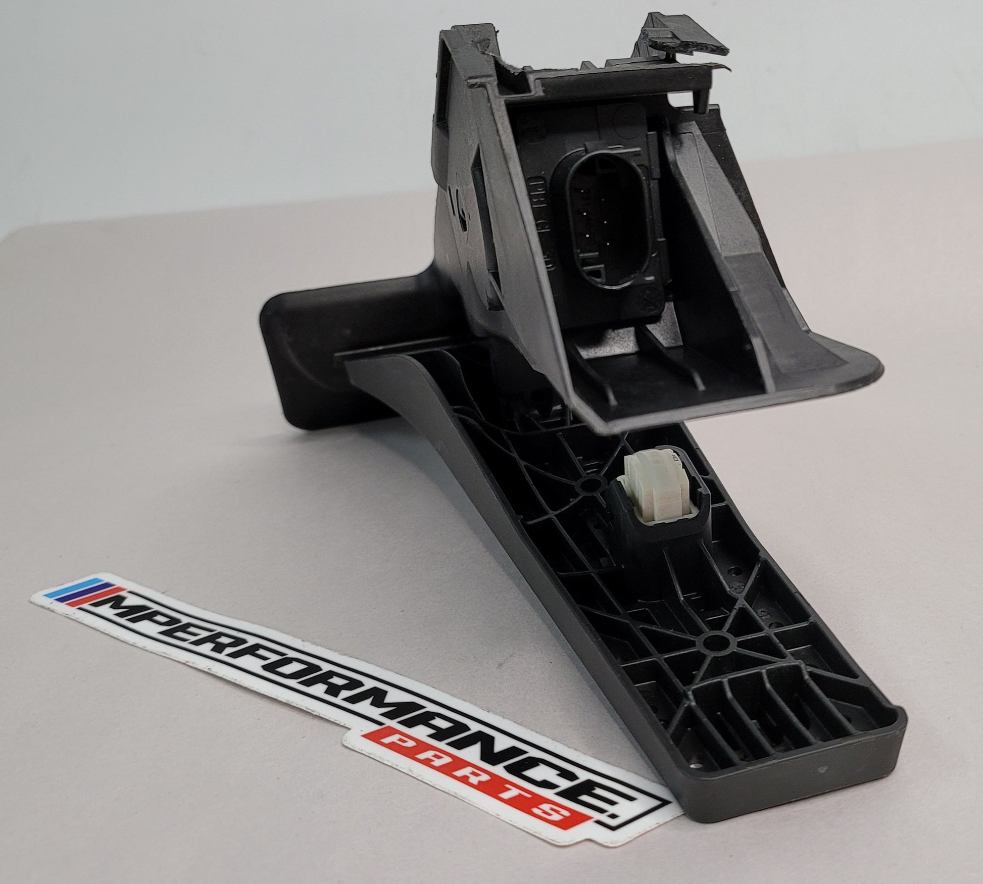 BMW G05 G07 G22 G80 G82 M3 F42 XM ACCELERATOR PEDAL THROTTLE MODULE AUTO 6889820 - MPerformance.parts