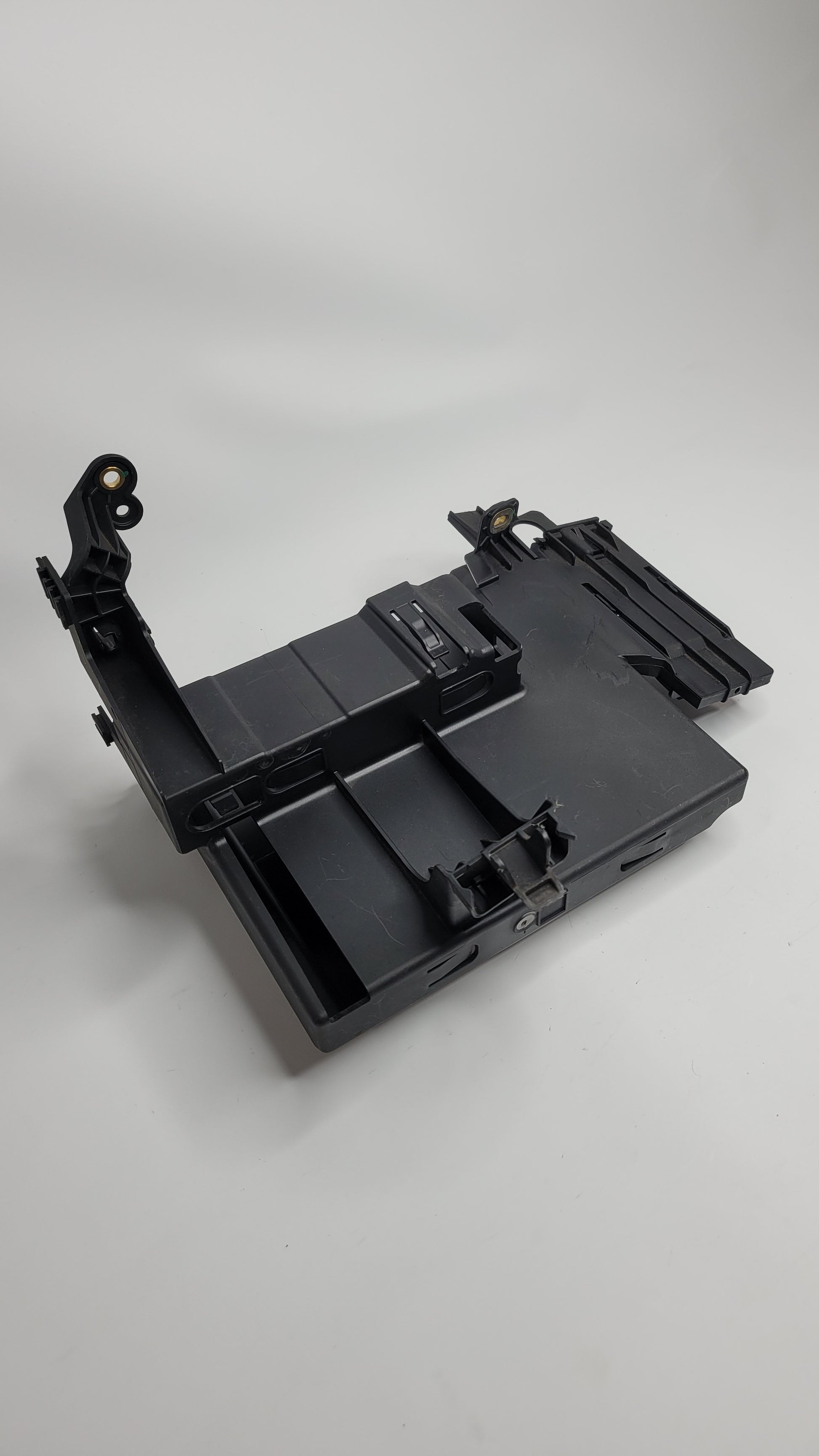 BMW G87 M2 G80 G81 M3 G82 G83 M4 ECU COVER DISTRIBUTOR HOLDER 8095697 - MPerformance.parts