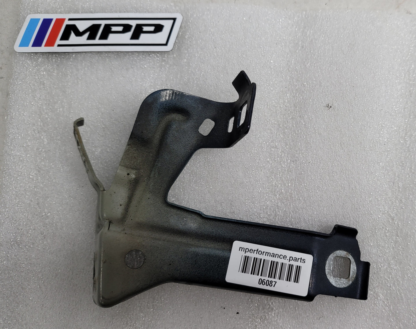 BMW M4 F82 Front Guard Fender Bracket Mount LHS 8055703 - MPerformance.parts