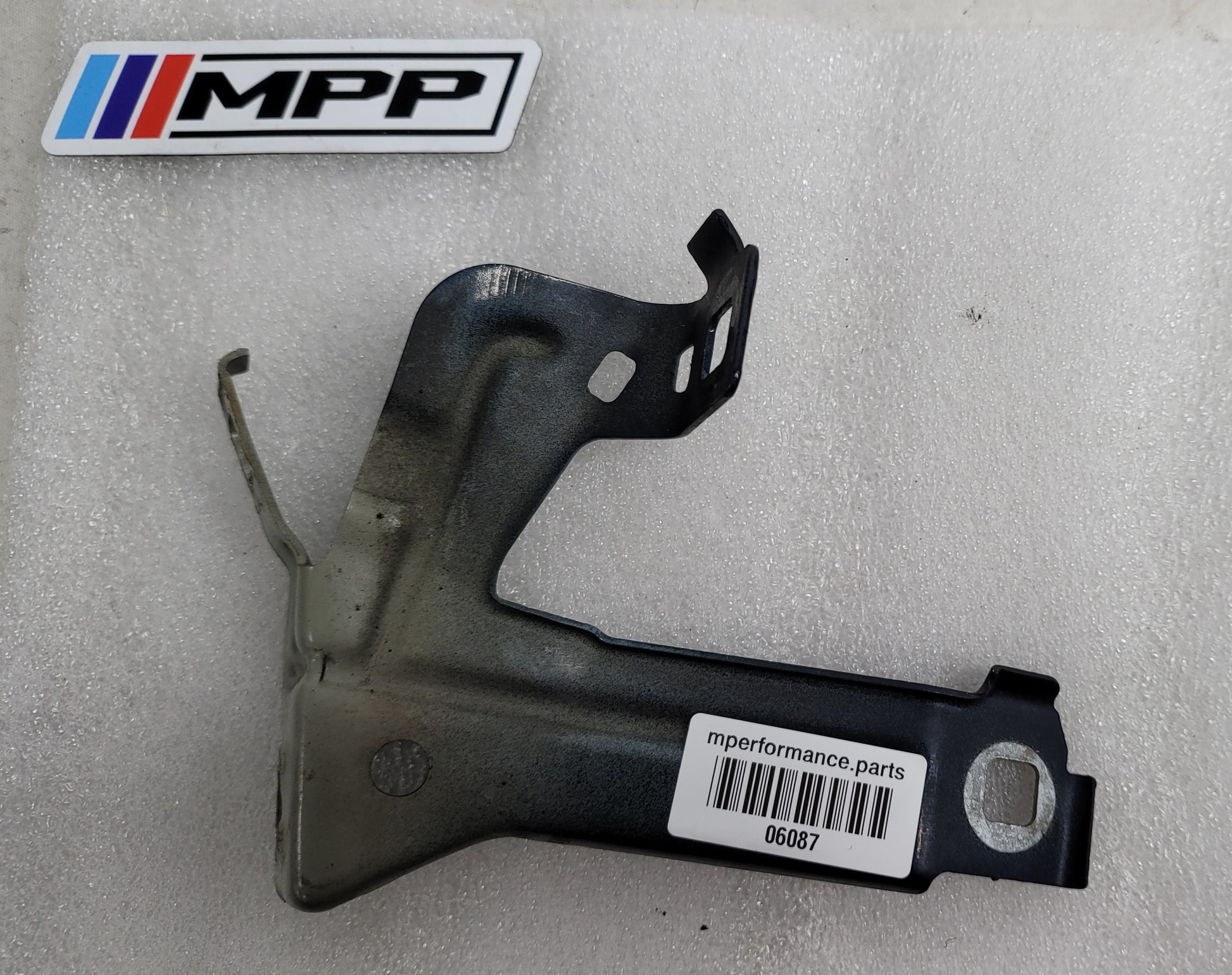BMW M4 F82 Front Guard Fender Bracket Mount LHS 8055703 - MPerformance.parts