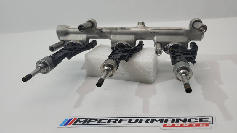 Set of three BMW M3 M4 G80 X3M F97 X4M F98 fuel injectors with S58 fuel rail, designed for petrol engines, by MPerformance.parts