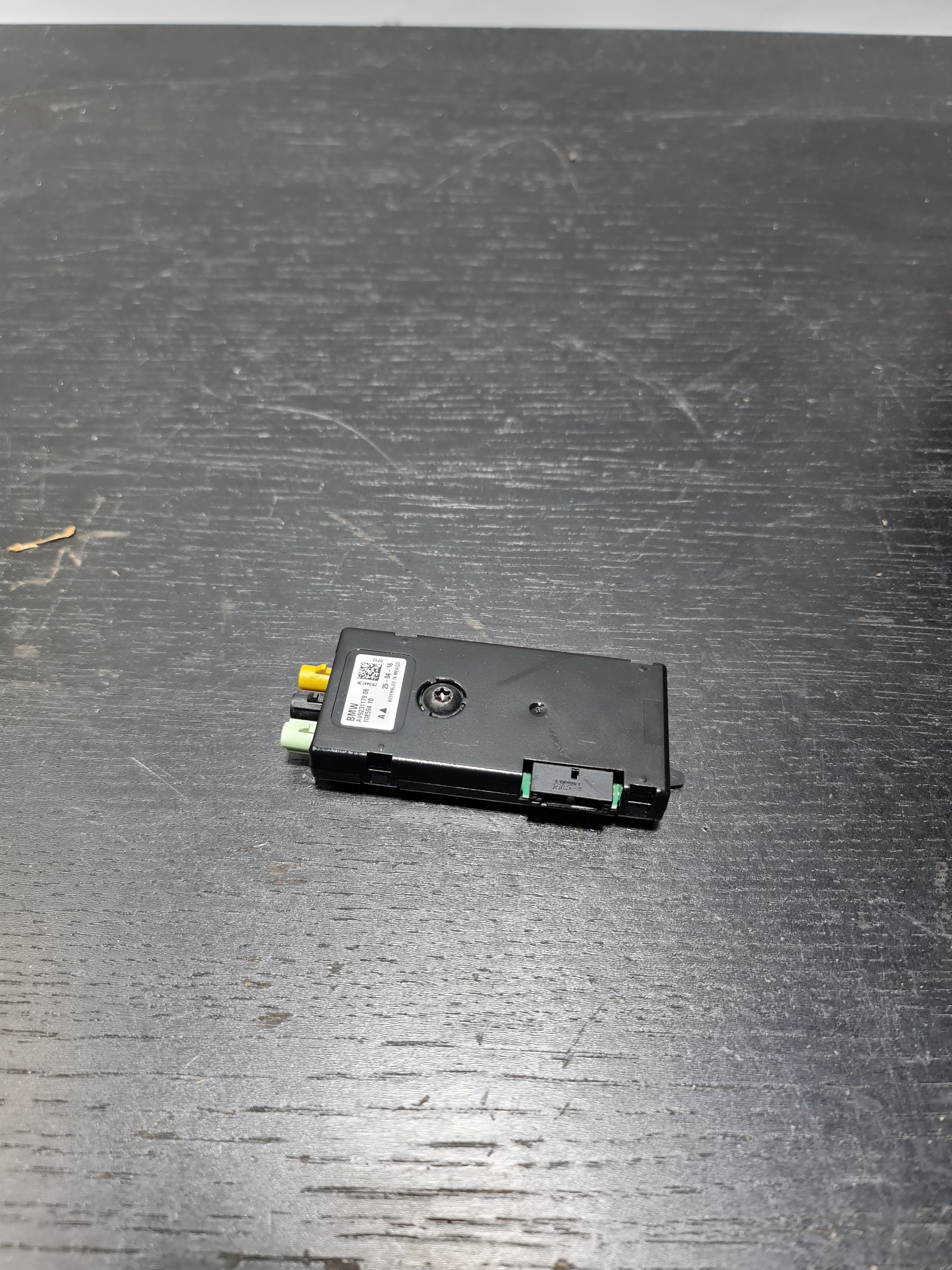 BMW 3 Series Antenna Amplifier Module 108594-10 F80 - MPerformance.parts