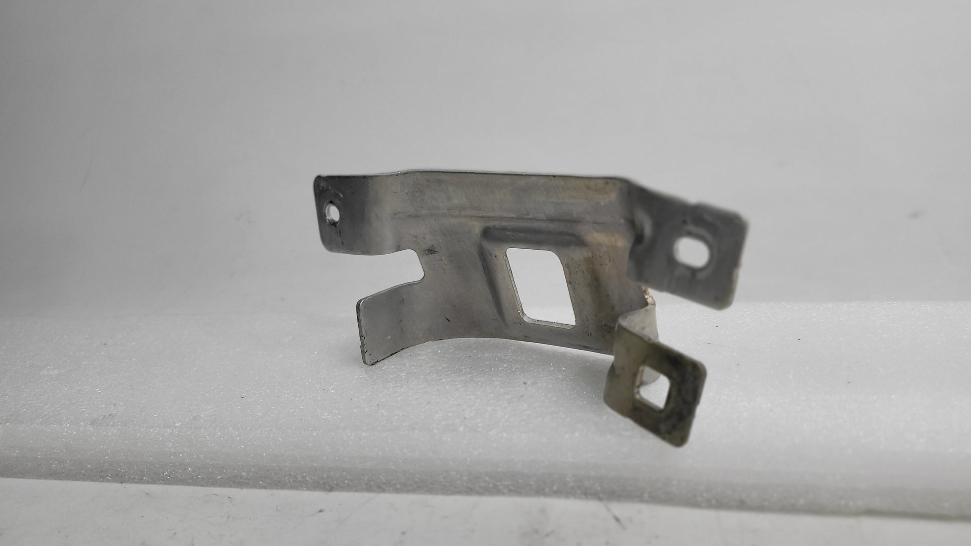 BMW M3 G80 FRONT BUMPER RIGHT MOUNT VERTICAL CONNECTION 7422224 - MPerformance.parts