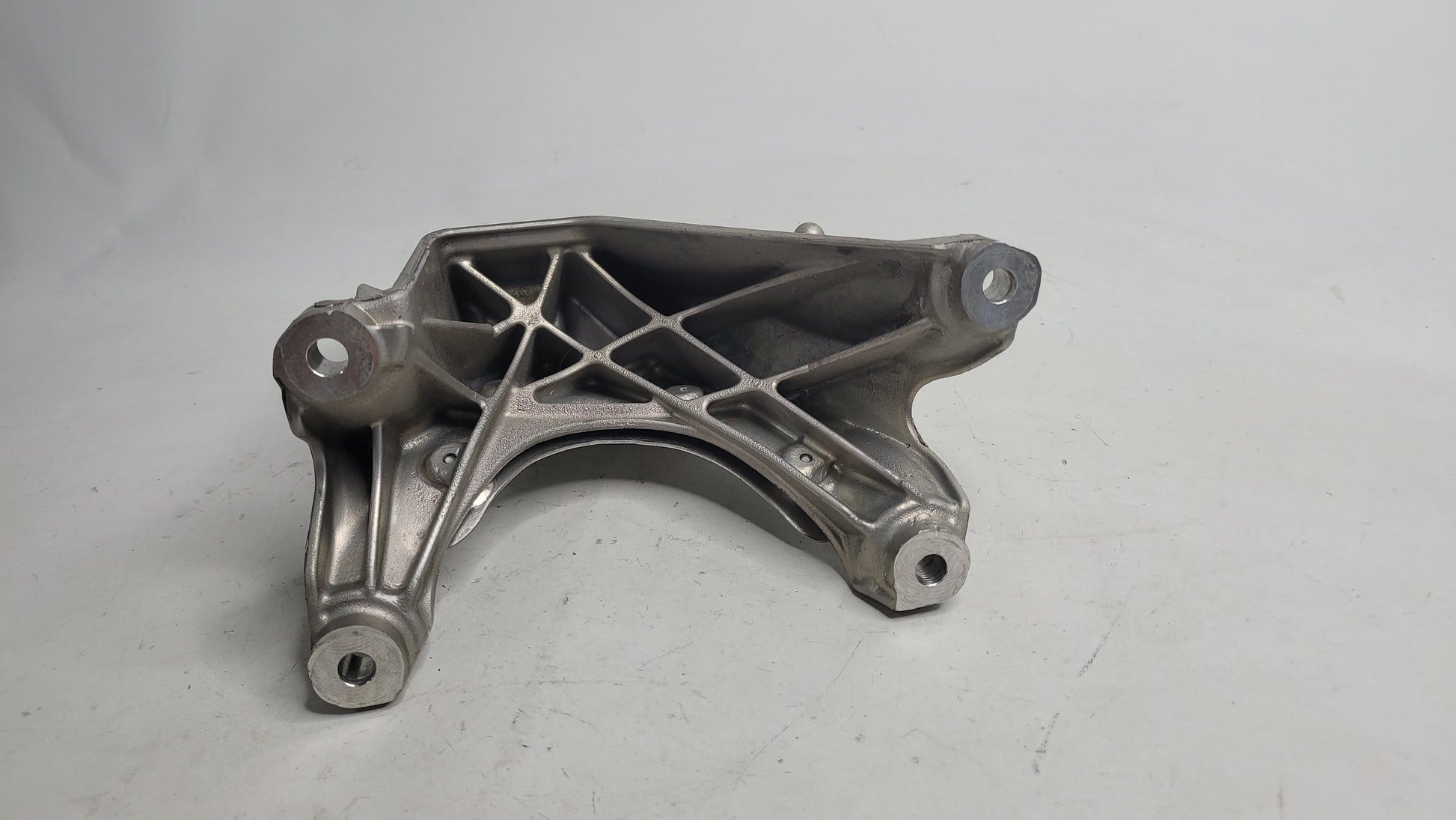 BMW M3 M4 G80 G82 G83 ENGINE SUPPORT BRACKET RIGHT SIDE 8053542 - MPerformance.parts