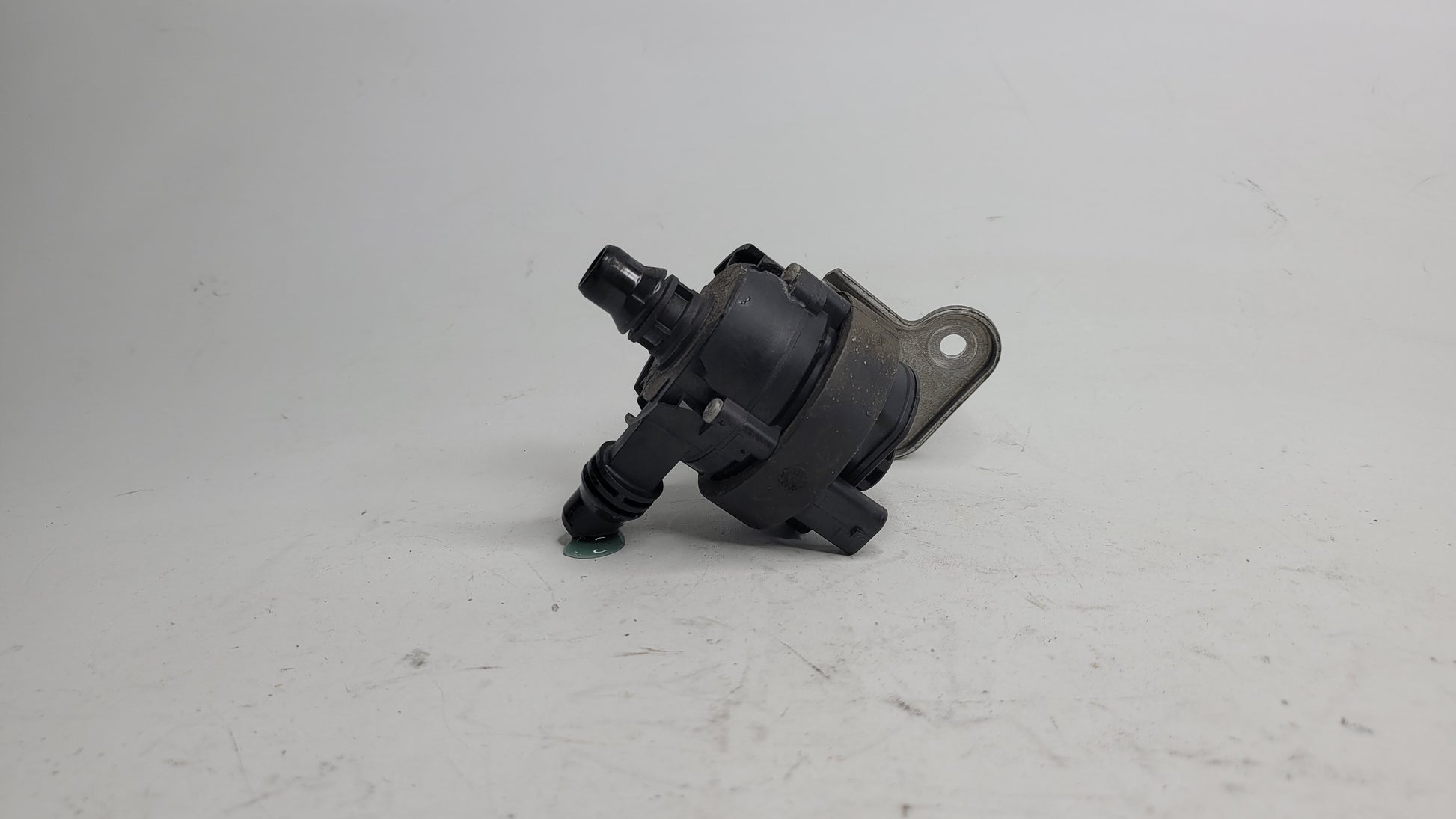 F80 BMW M3 AUXILIARY WATER PUMP 3.0 PETROL 7850568 - MPerformance.parts