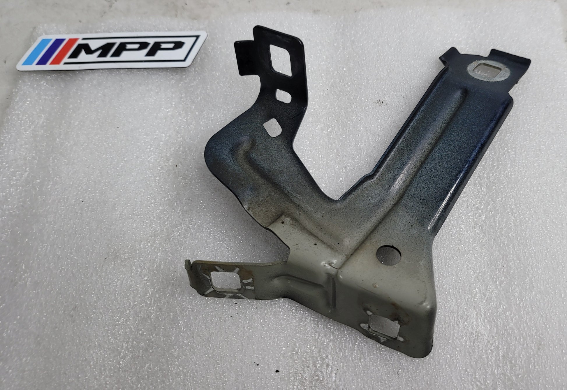 BMW M4 F82 Front Guard Fender Bracket Mount LHS 8055703 - MPerformance.parts