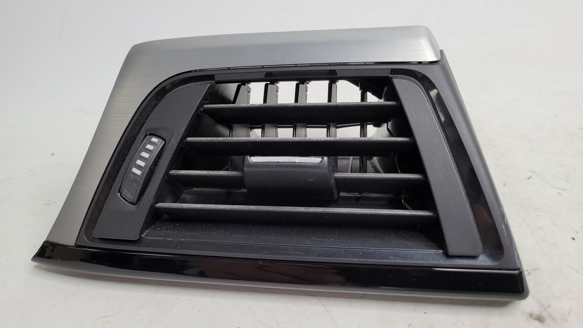 BMW F30 316 320 328 330 FRONT DASH AC VENT RH DRIVER RIGHT HAND 9231995 - MPerformance.parts