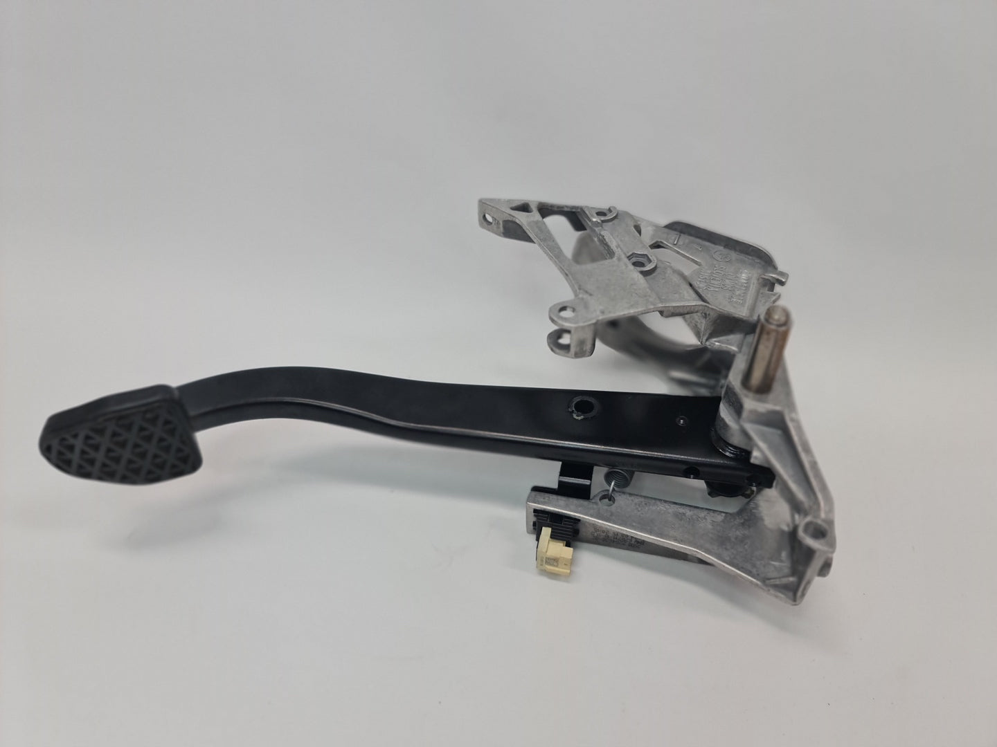 BMW 1 SERIES F20 F21 2013 BRAKE PEDAL 6860644 - MPerformance.parts