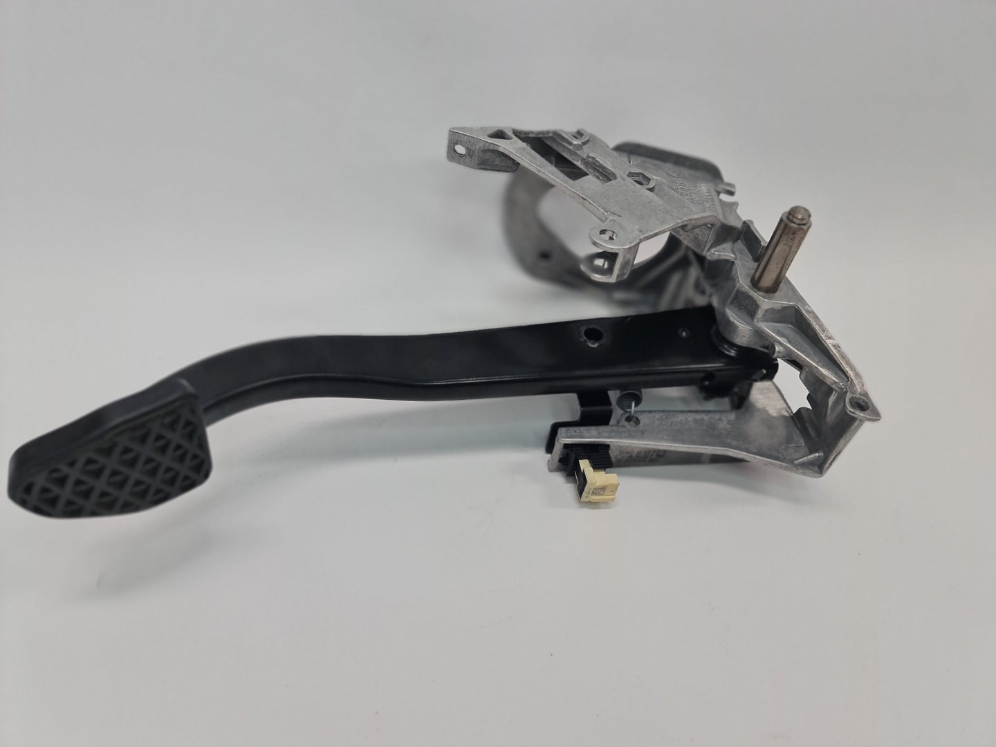 BMW 1 SERIES F20 F21 2013 BRAKE PEDAL 6860644 - MPerformance.parts