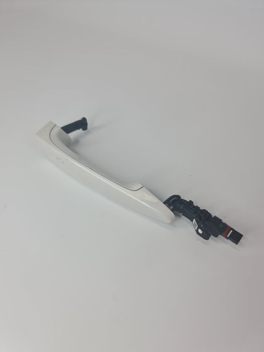 12-18 OEM BMW F30 F34 F32 F82 COMFORT ACCESS Front RIGHT Door Handle White A96 51217326918 - MPerformance.parts