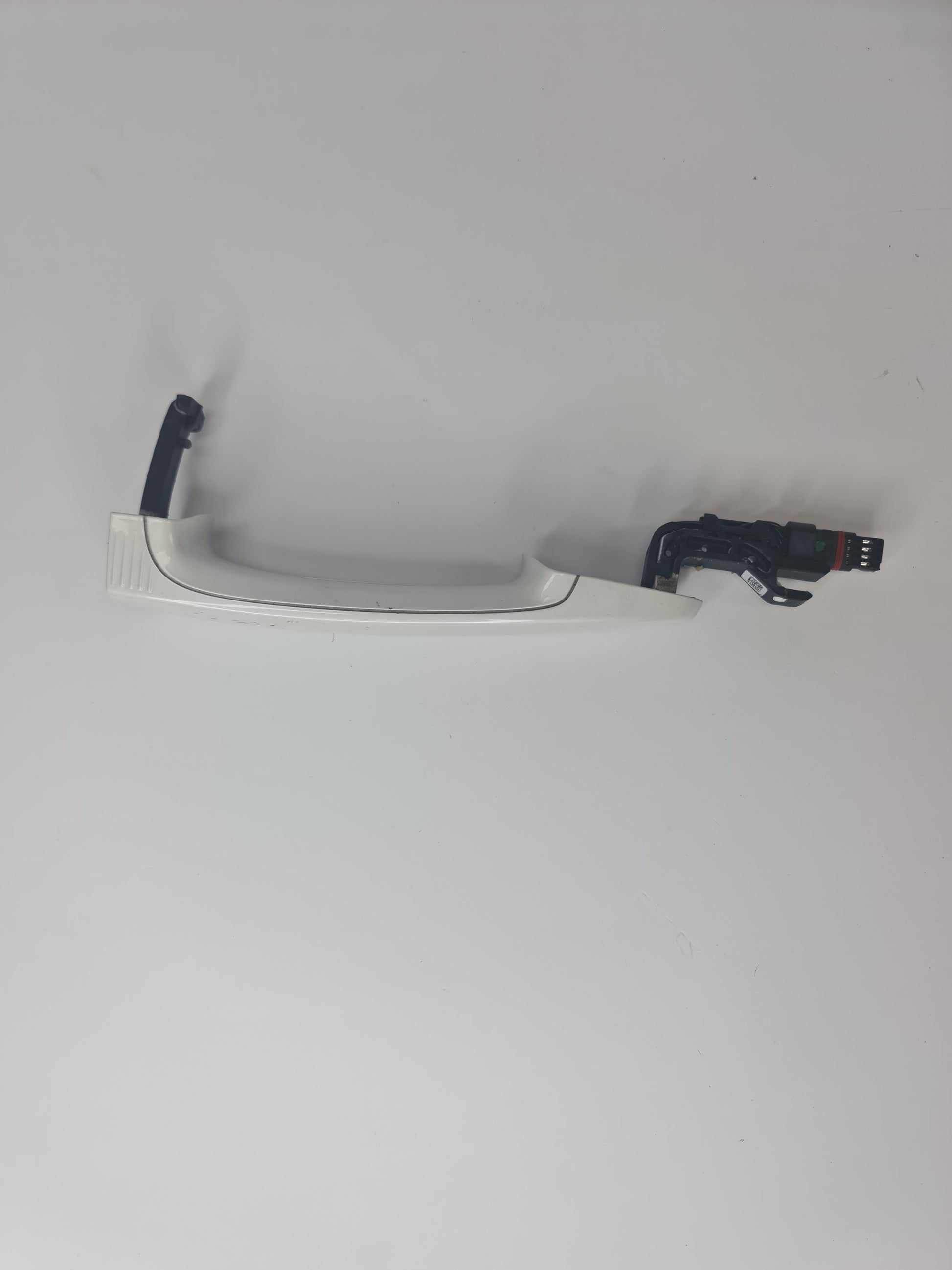 12-18 OEM BMW F30 F34 F32 F82 COMFORT ACCESS Front RIGHT Door Handle White A96 51217326918 - MPerformance.parts