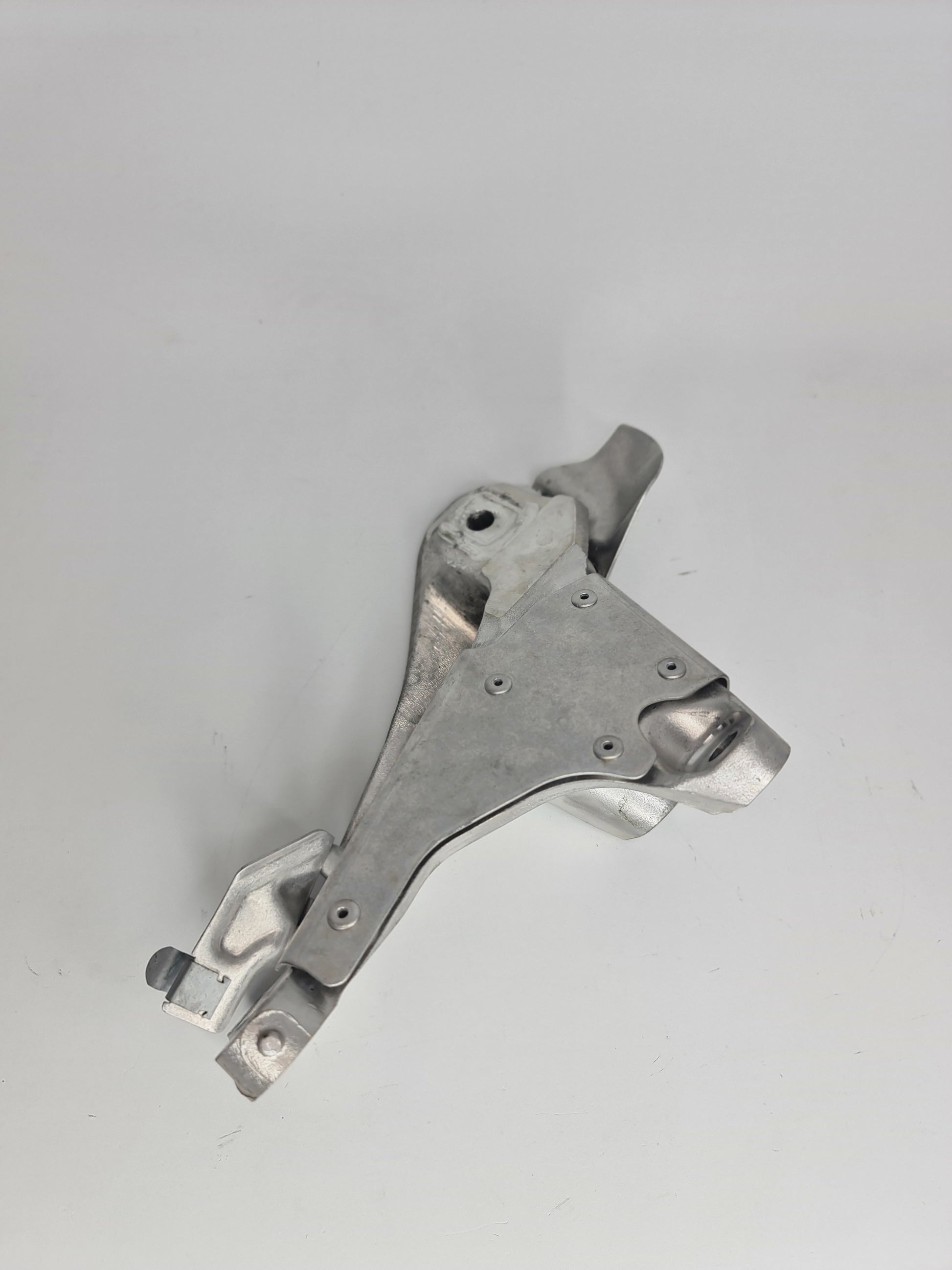 2016 BMW 3 F30, F80 M3 Engine Supporting Bracket Right 2284204 228420402 - MPerformance.parts