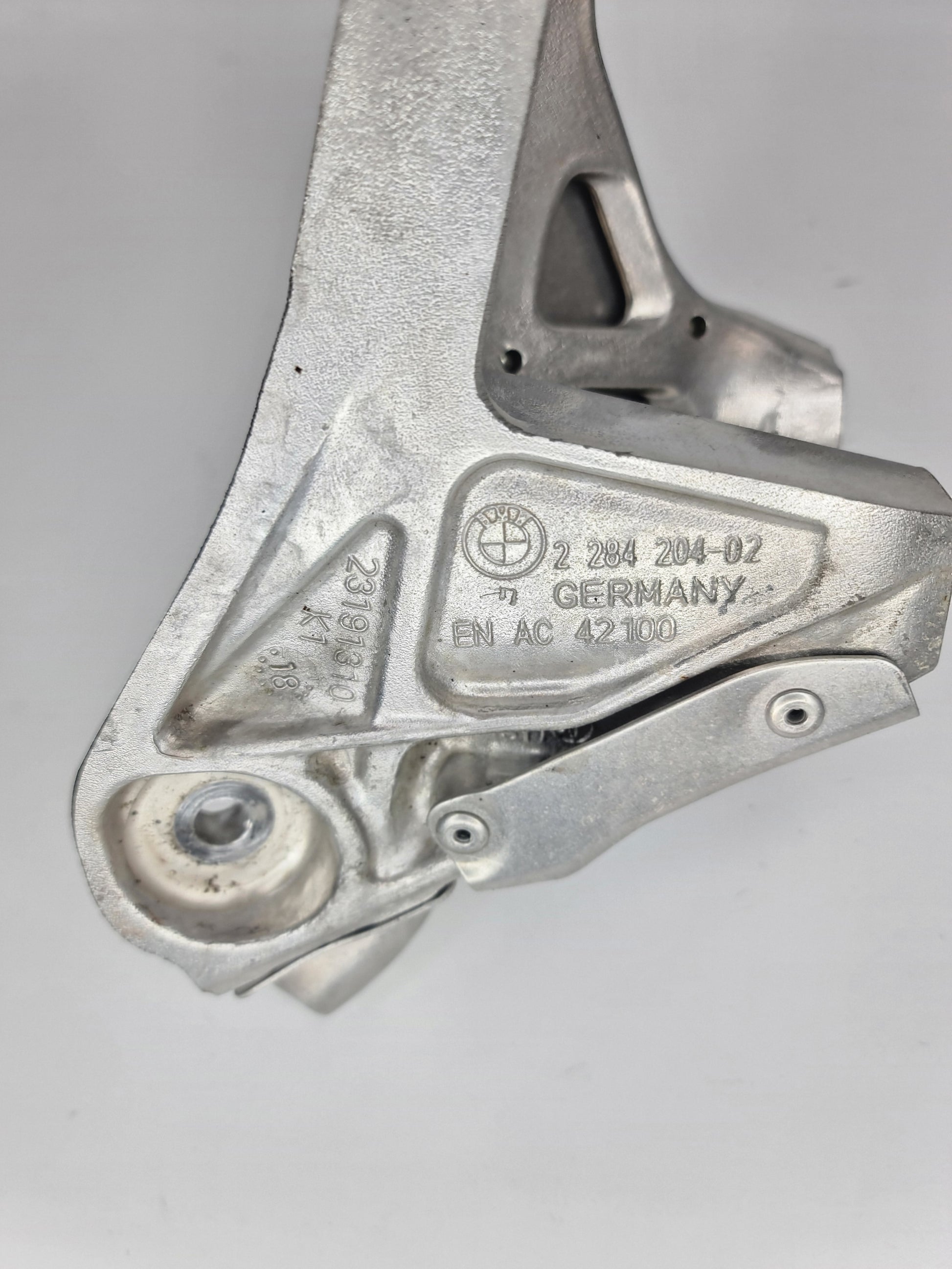 2016 BMW 3 F30, F80 M3 Engine Supporting Bracket Right 2284204 228420402 - MPerformance.parts