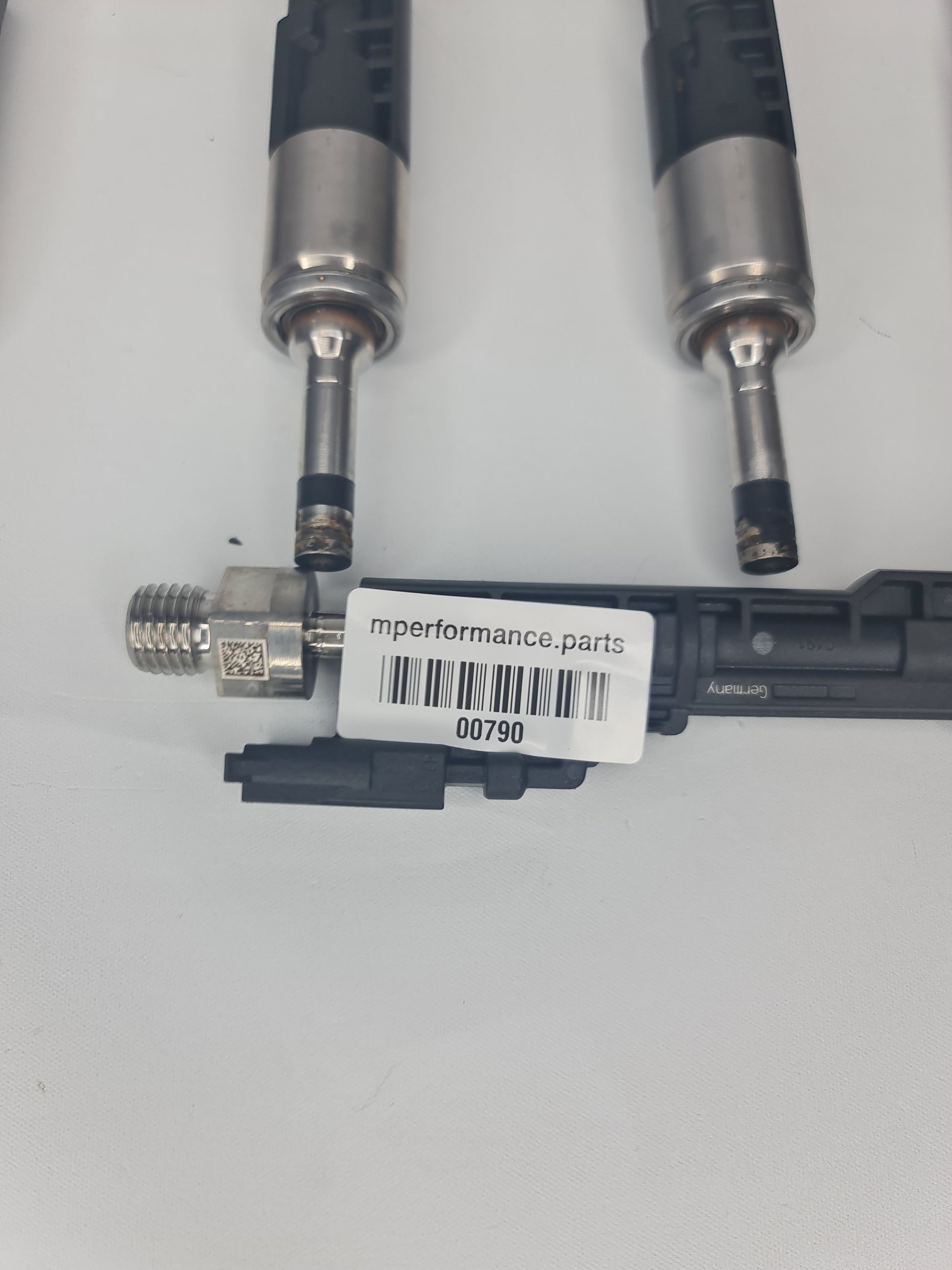 High Pressure Fuel Injector BMW OEM GDI BOSCH 13647639994 2.0L 3.0L 4.4L - MPerformance.parts