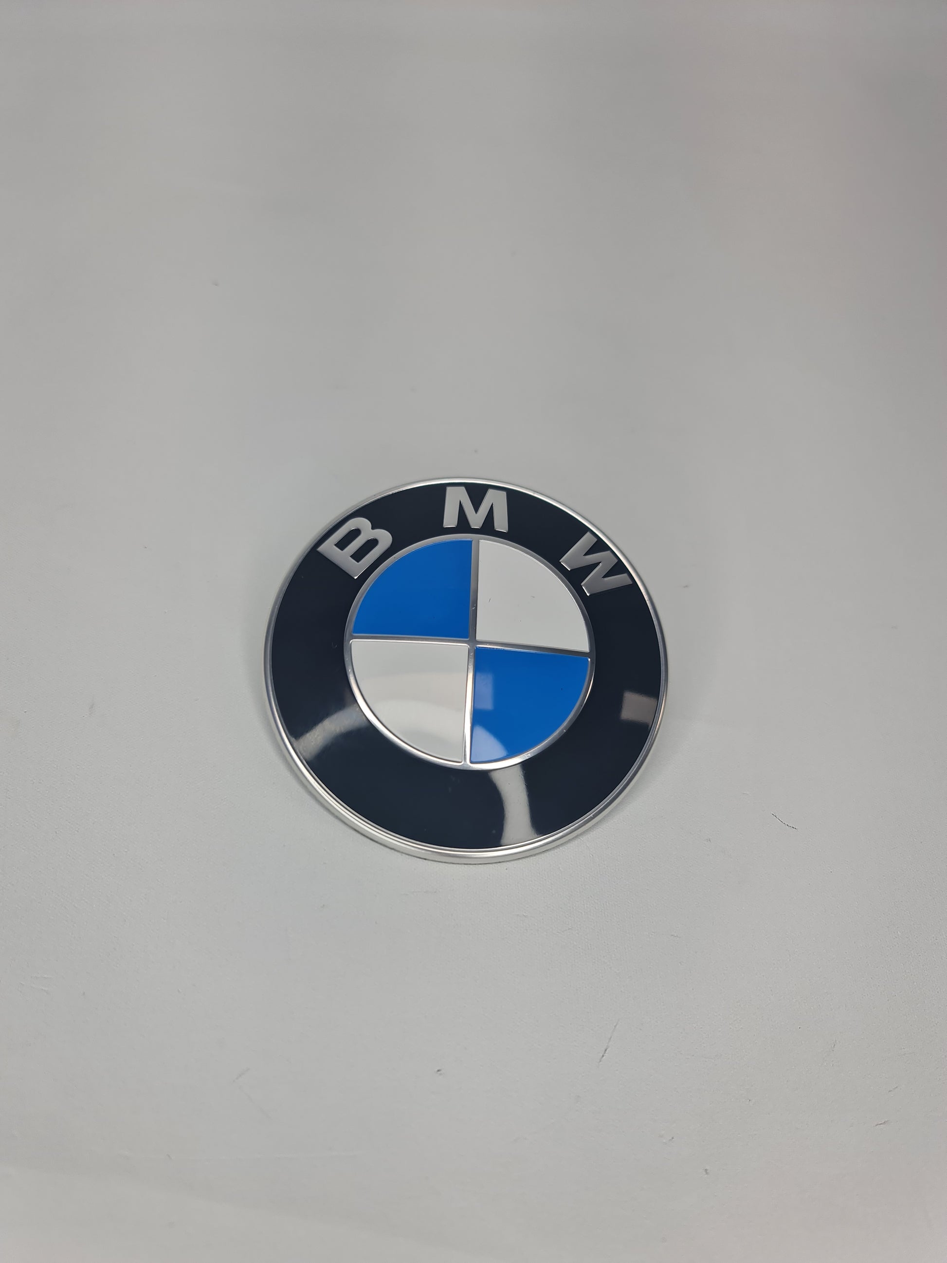 BMW E70 E83 E46 E36 E39 E90 E92 E60 X3 X5 FRONT HOOD Emblem Roundel 8132375 OE - MPerformance.parts