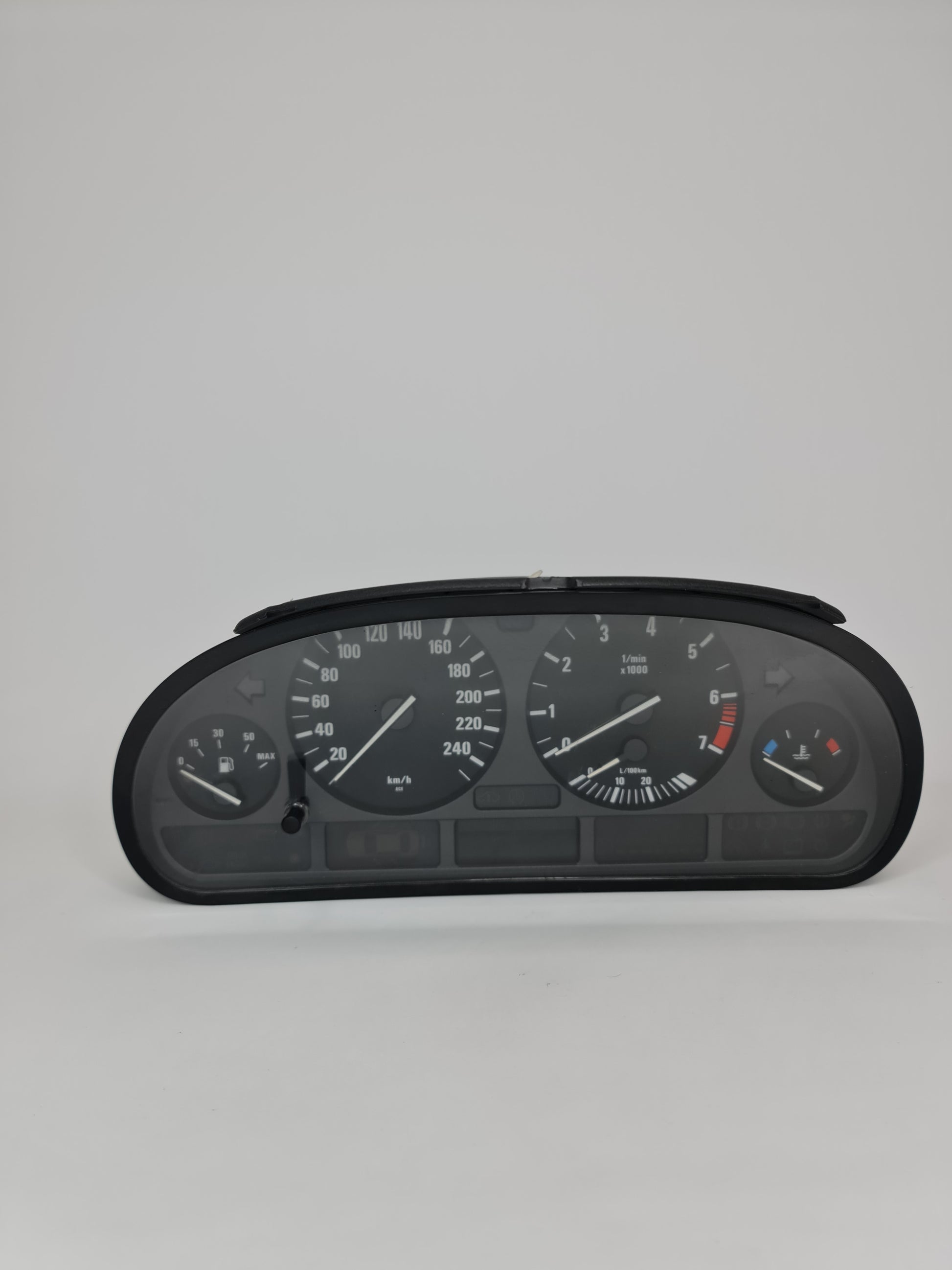 BMW 5 SERIES INSTRUMENT CLUSTER E39 6 CYLINDER (2 PLUG TYPE) 09/98-03 62118375669 - MPerformance.parts