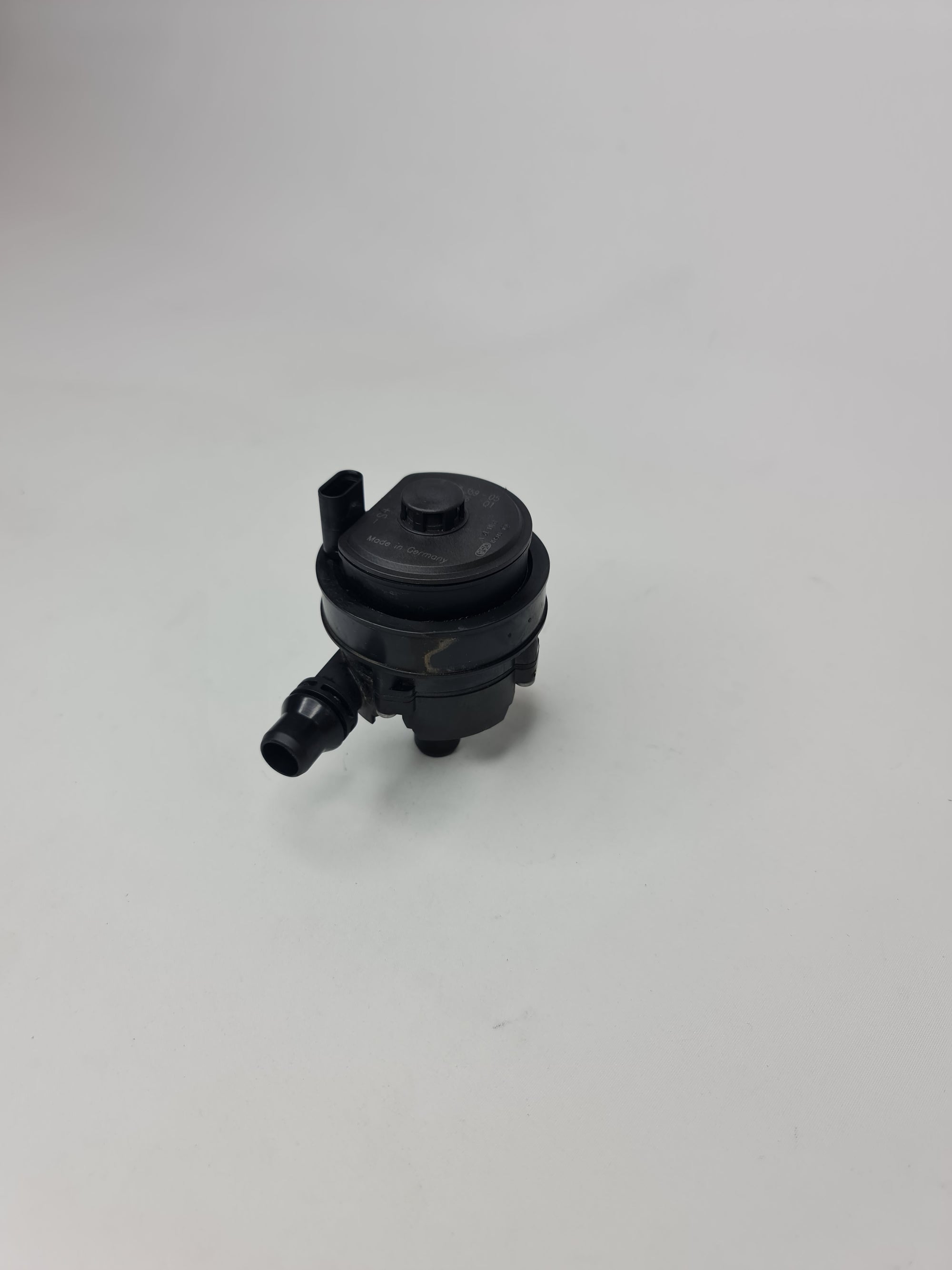 BMW electric water pump for 2014-2020 models, part number 64-11-9-147-359, shown in this image.