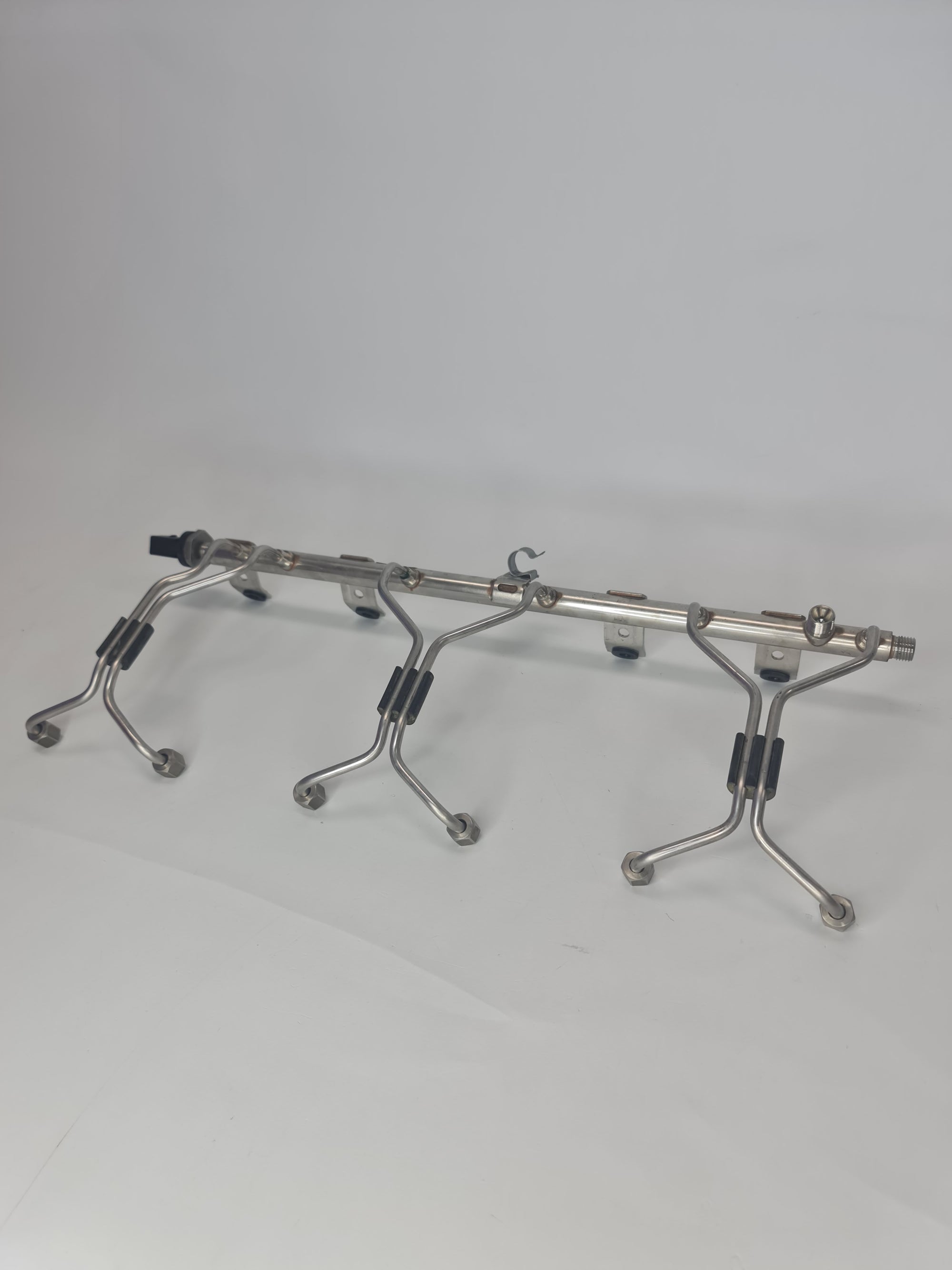 BMW high-pressure rail for 2010-2019 models, part number 13-53-7-649-710, shown in the image.