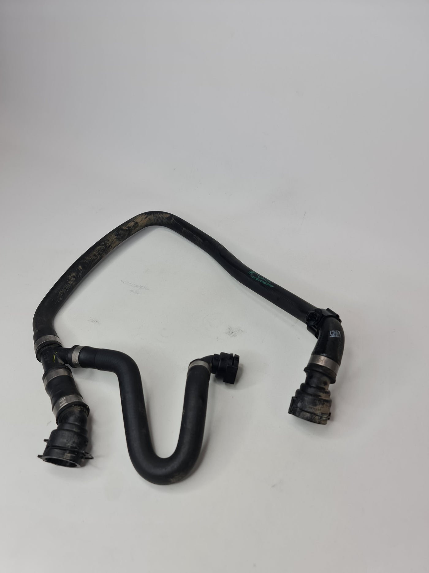 BMW radiator and engine return hose line, compatible with 2015-2020 models, black rubber replacement part with fittings.